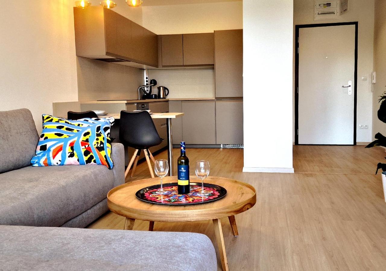 New Cozy 2 Room Pink Apartment Bratislava 058 Buitenkant foto