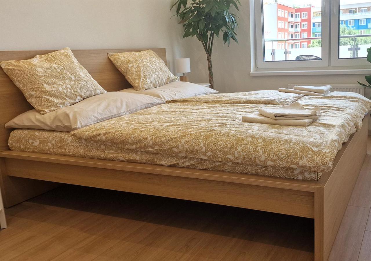 New Cozy 2 Room Pink Apartment Bratislava 058 Buitenkant foto