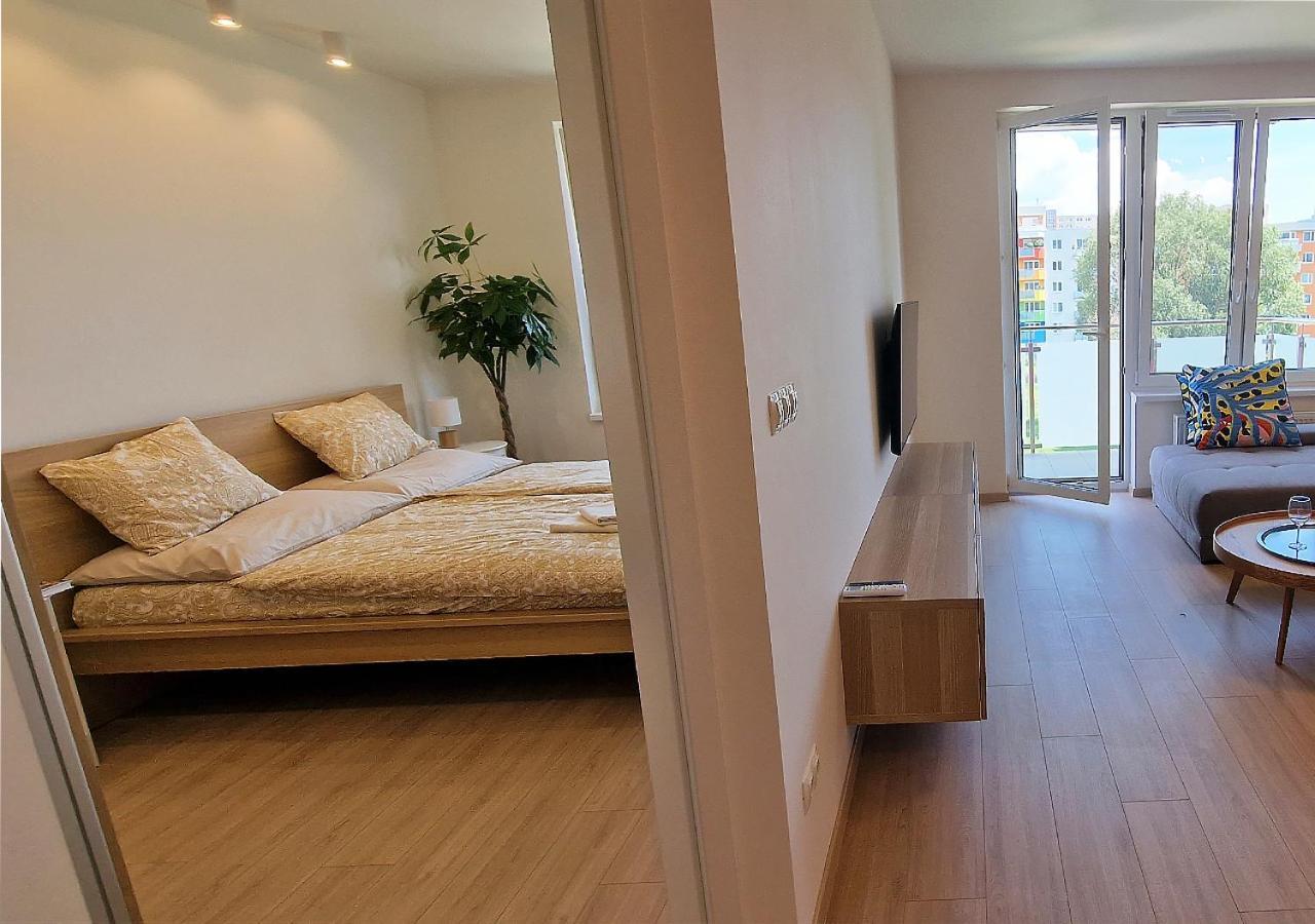 New Cozy 2 Room Pink Apartment Bratislava 058 Buitenkant foto
