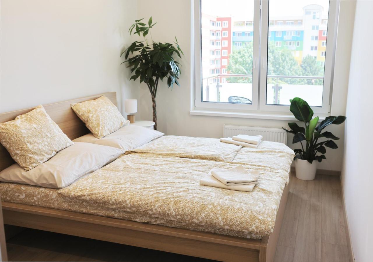 New Cozy 2 Room Pink Apartment Bratislava 058 Buitenkant foto