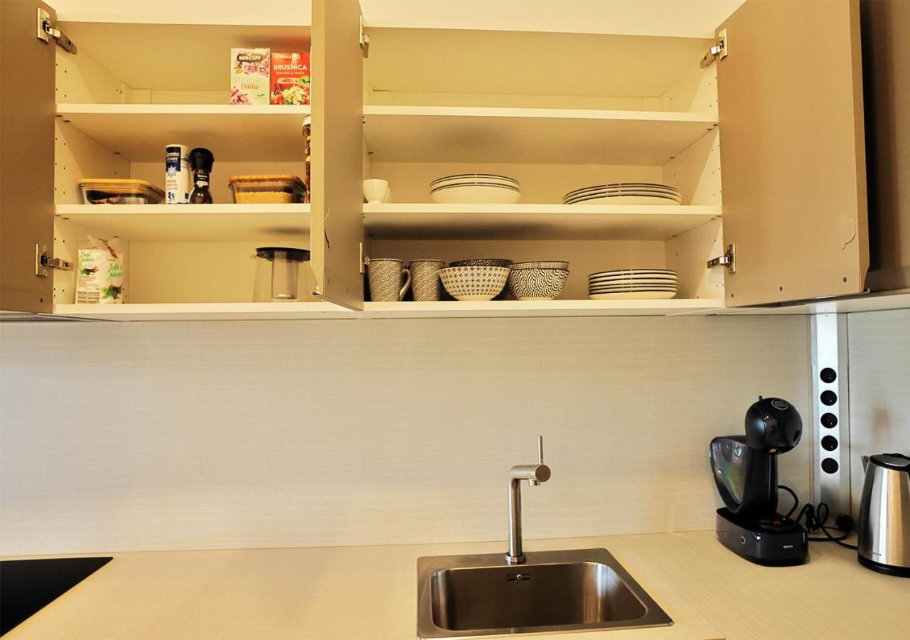 New Cozy 2 Room Pink Apartment Bratislava 058 Buitenkant foto