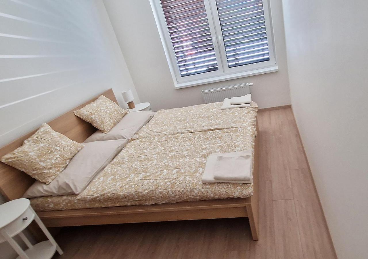 New Cozy 2 Room Pink Apartment Bratislava 058 Buitenkant foto