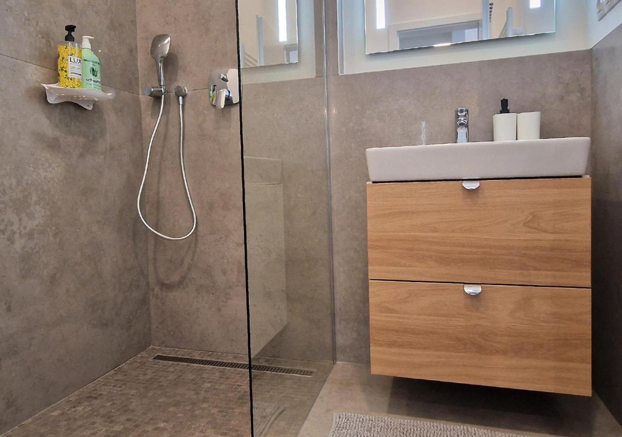 New Cozy 2 Room Pink Apartment Bratislava 058 Buitenkant foto