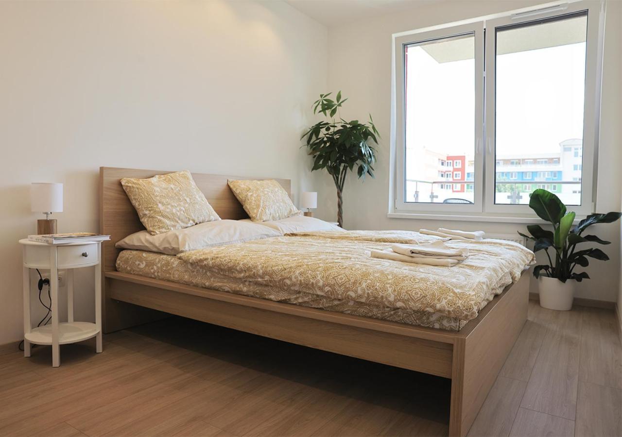 New Cozy 2 Room Pink Apartment Bratislava 058 Buitenkant foto