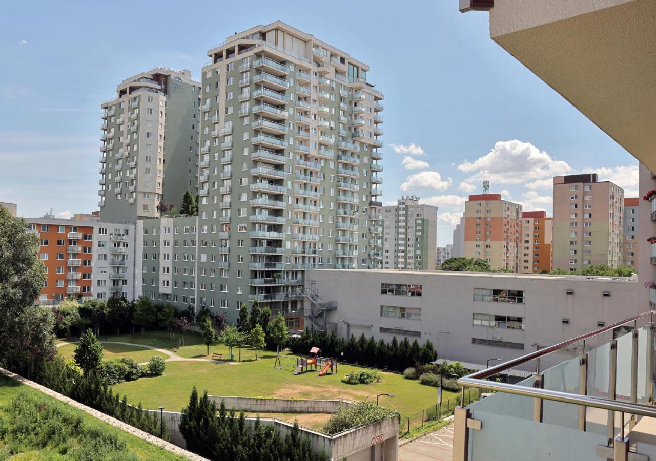 New Cozy 2 Room Pink Apartment Bratislava 058 Buitenkant foto