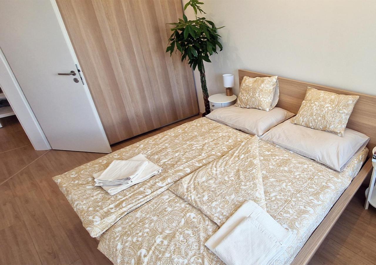 New Cozy 2 Room Pink Apartment Bratislava 058 Buitenkant foto
