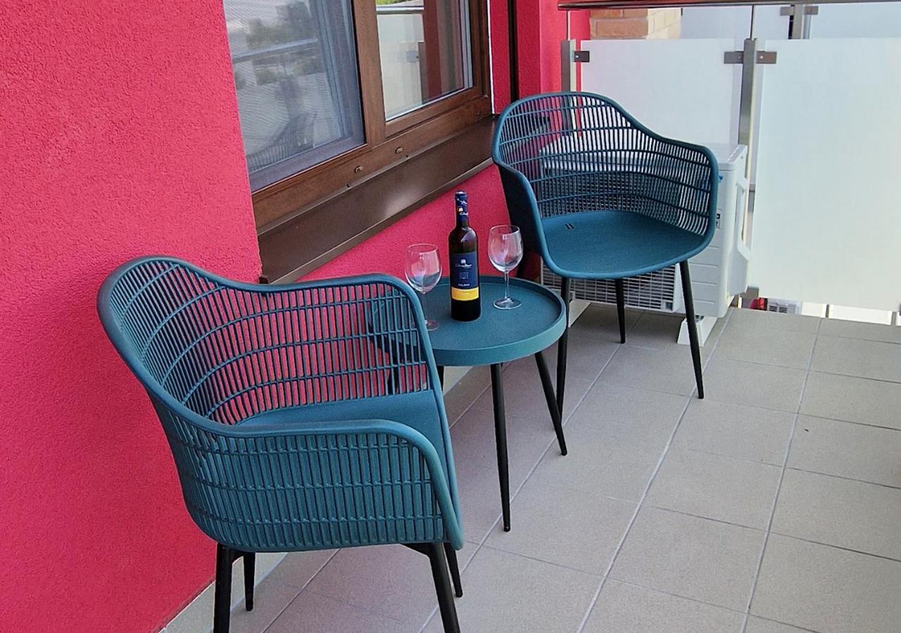 New Cozy 2 Room Pink Apartment Bratislava 058 Buitenkant foto